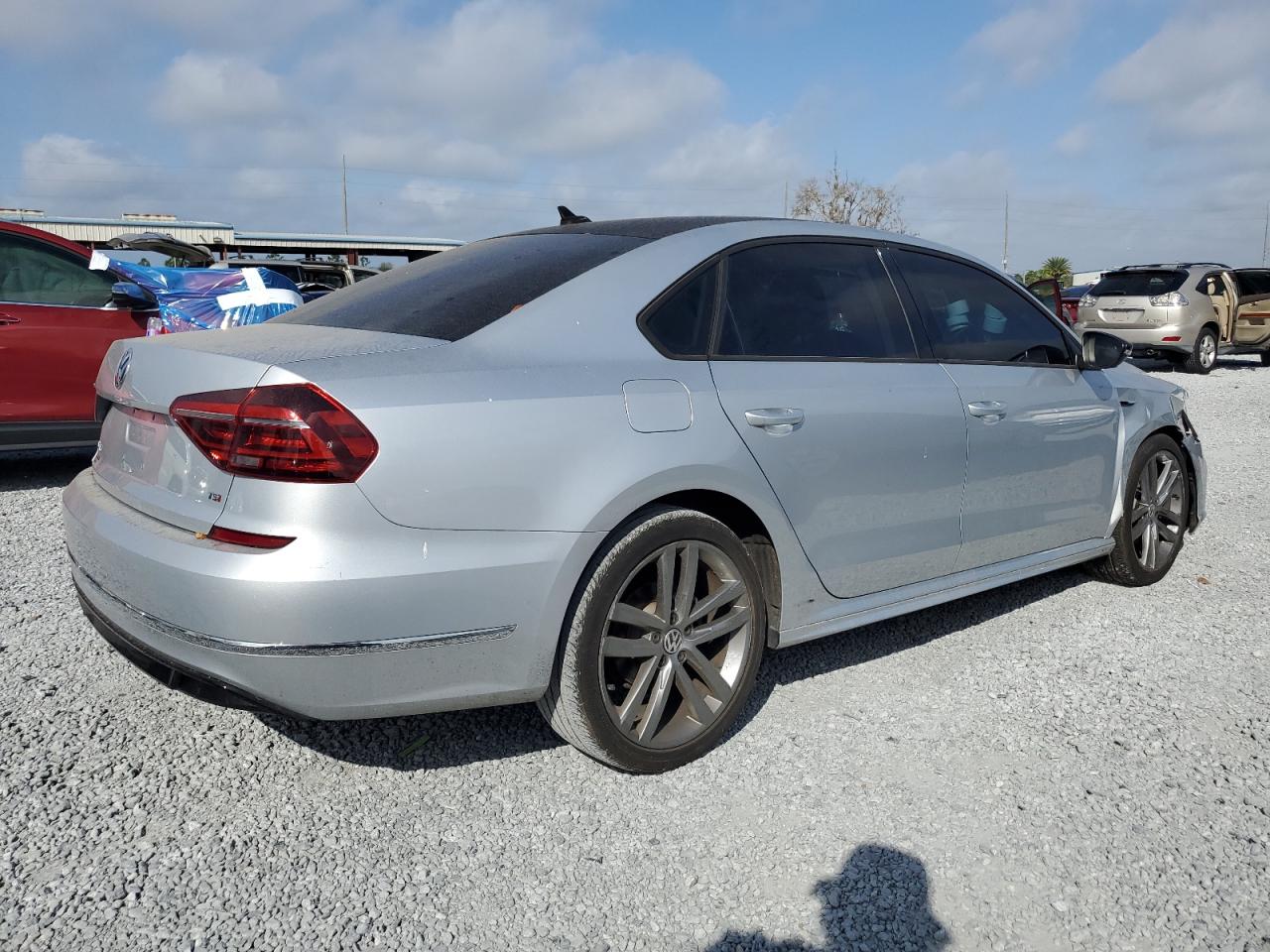 2018 Volkswagen Passat - Image 3