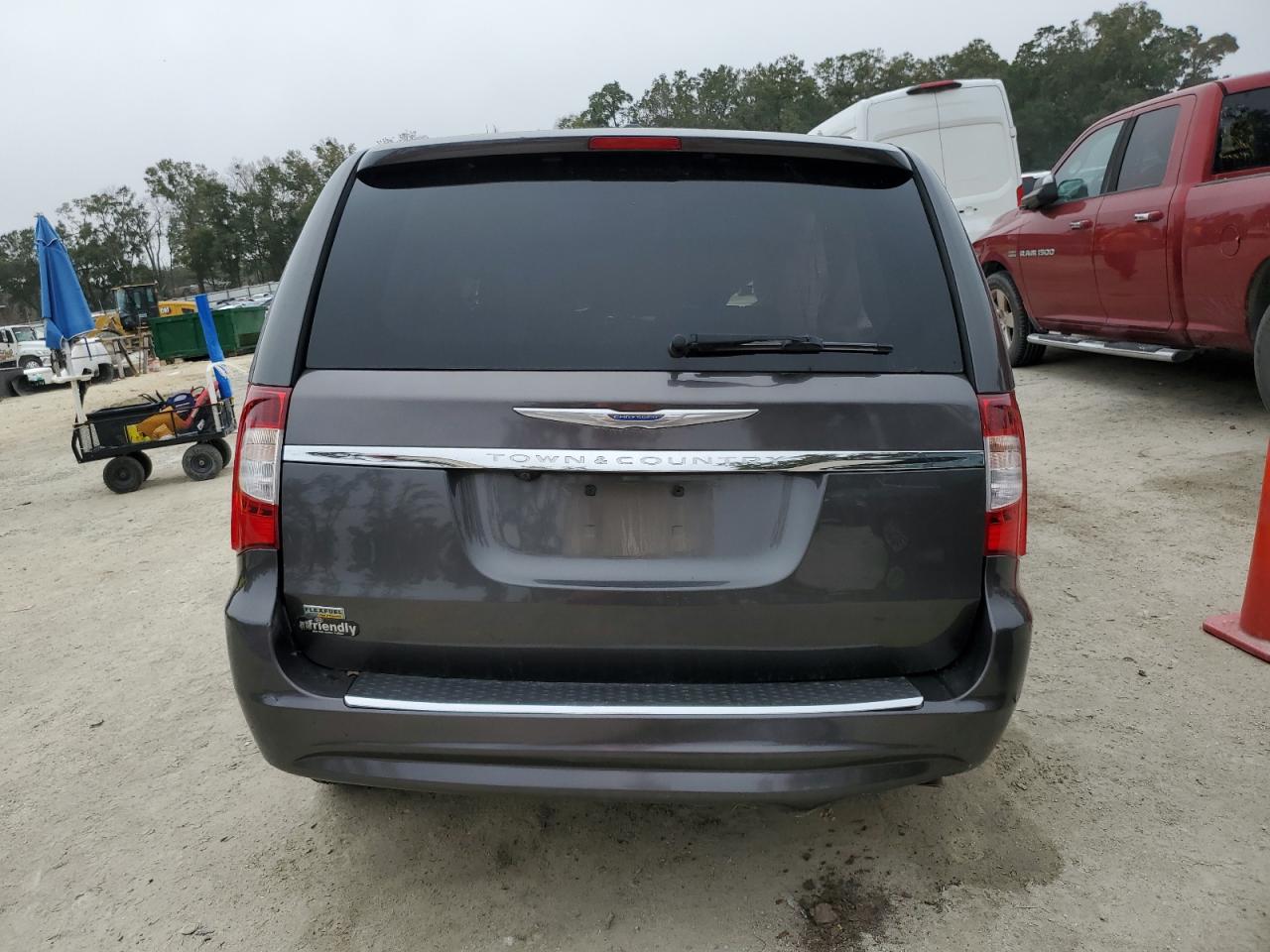 2016 Chrysler Town & Country - Image 6