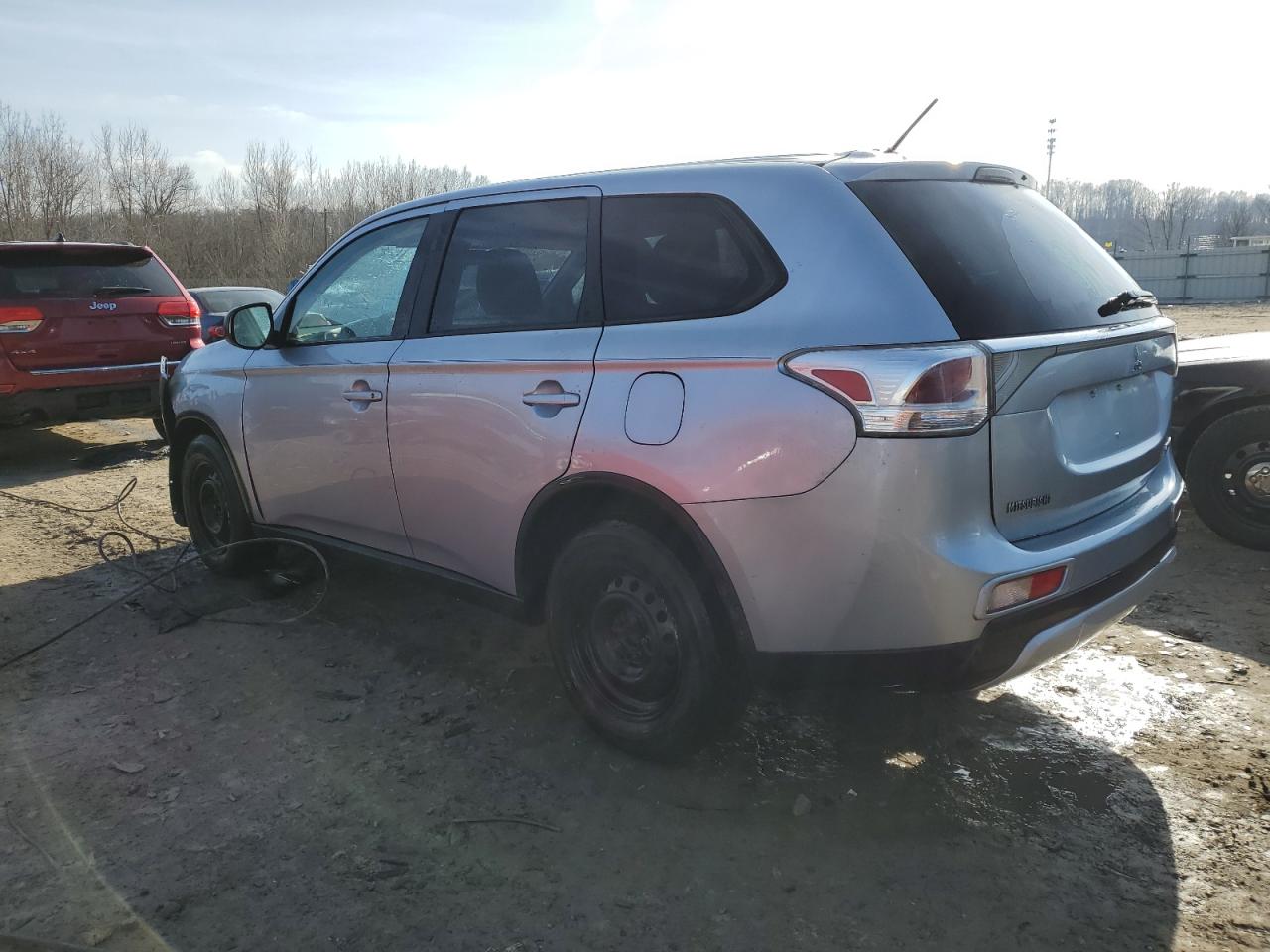 2015 Mitsubishi Outlander - Image 2