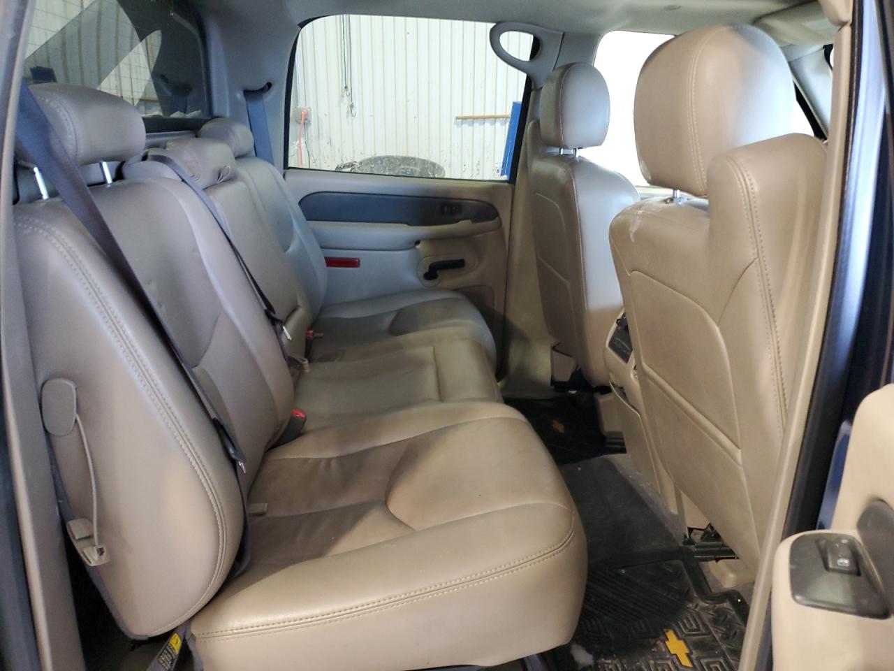 2004 Chevrolet Avalanche - Image 10