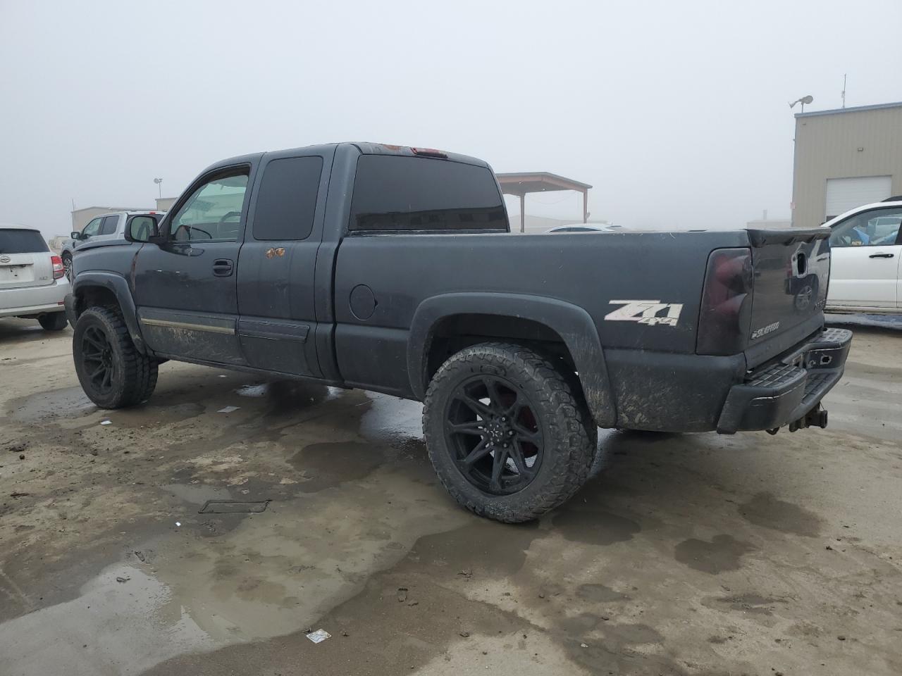 2005 Chevrolet Silverado - Image 2