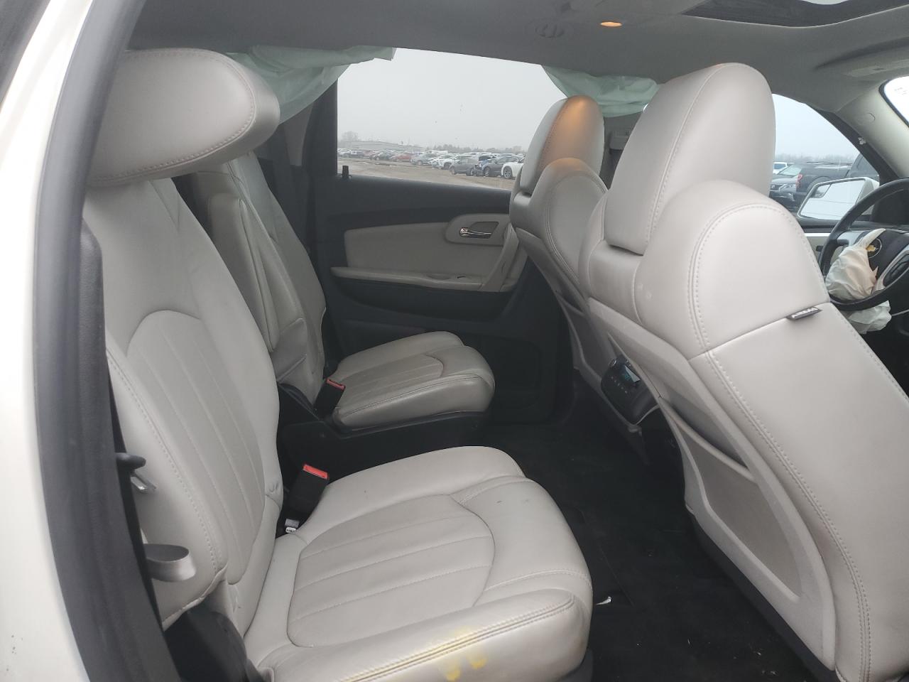 2011 Chevrolet Traverse - Image 11