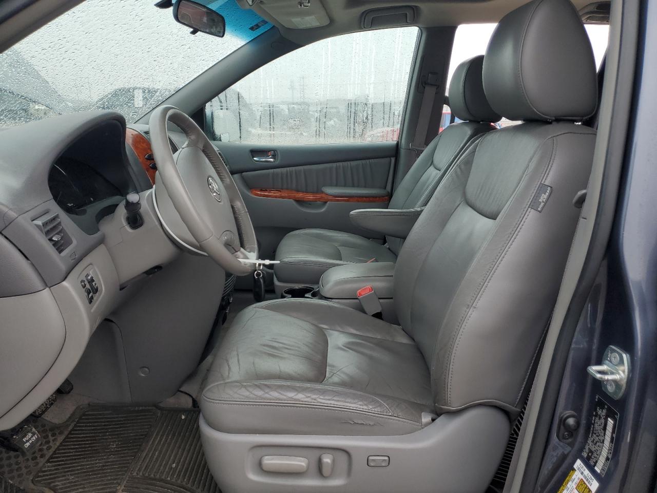 2009 Toyota Sienna - Image 7