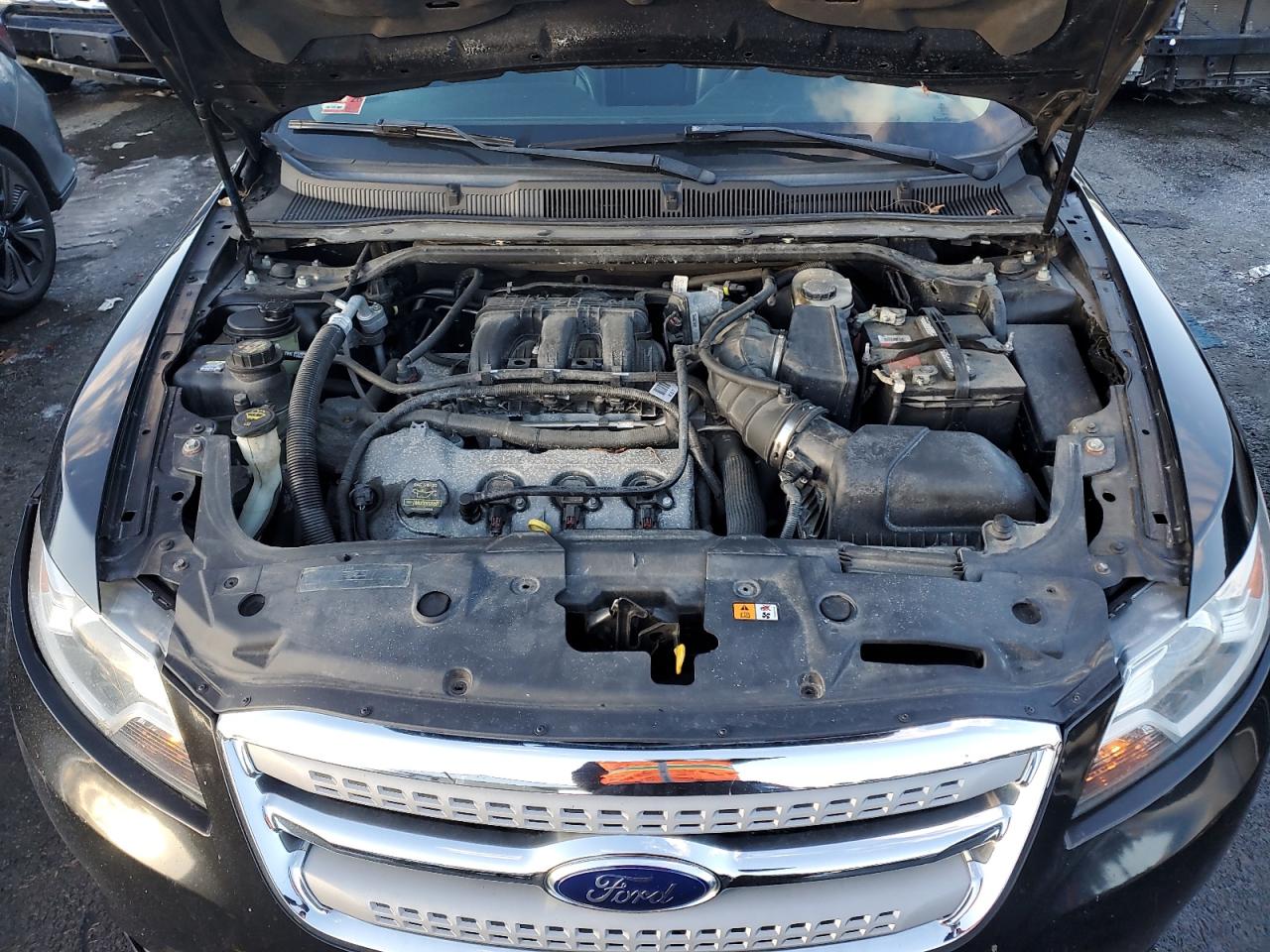 2011 Ford Taurus - Image 11