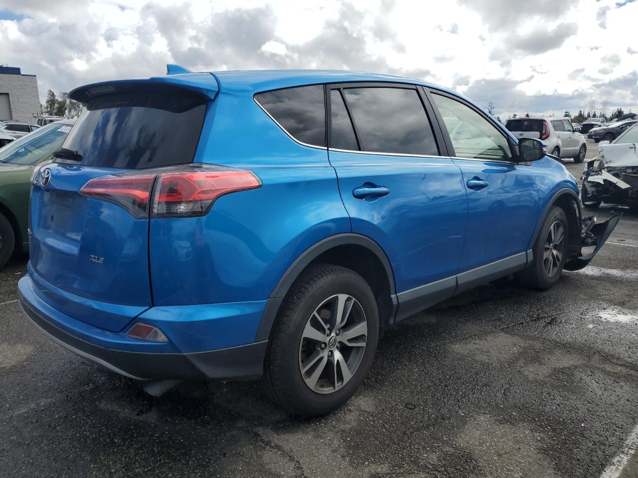 2018 Toyota RAV 4 - Image 3