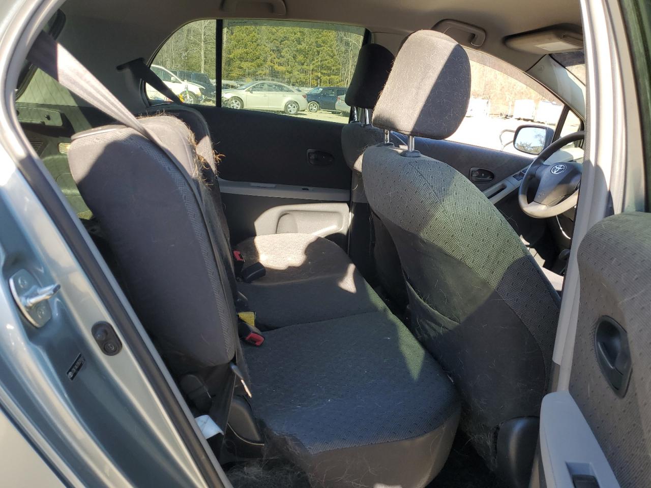2011 Toyota Yaris - Image 10