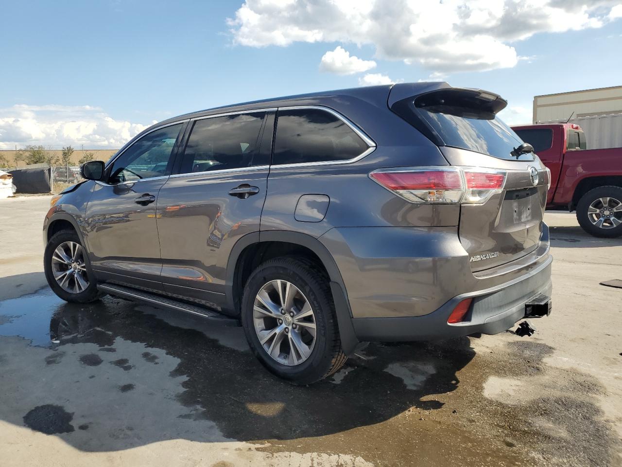 2014 Toyota Highlander - Image 2