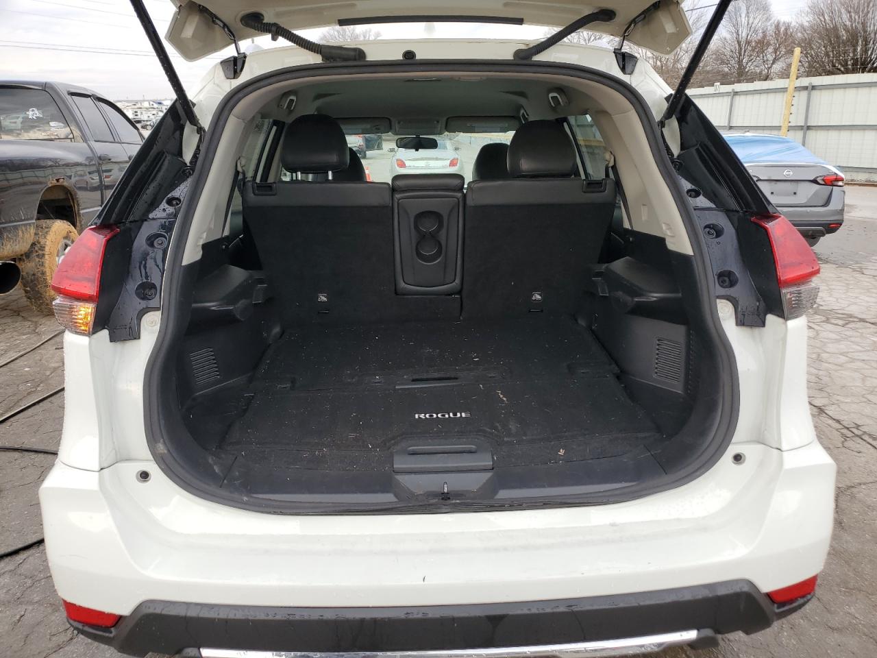 2017 Nissan Rogue - Image 6