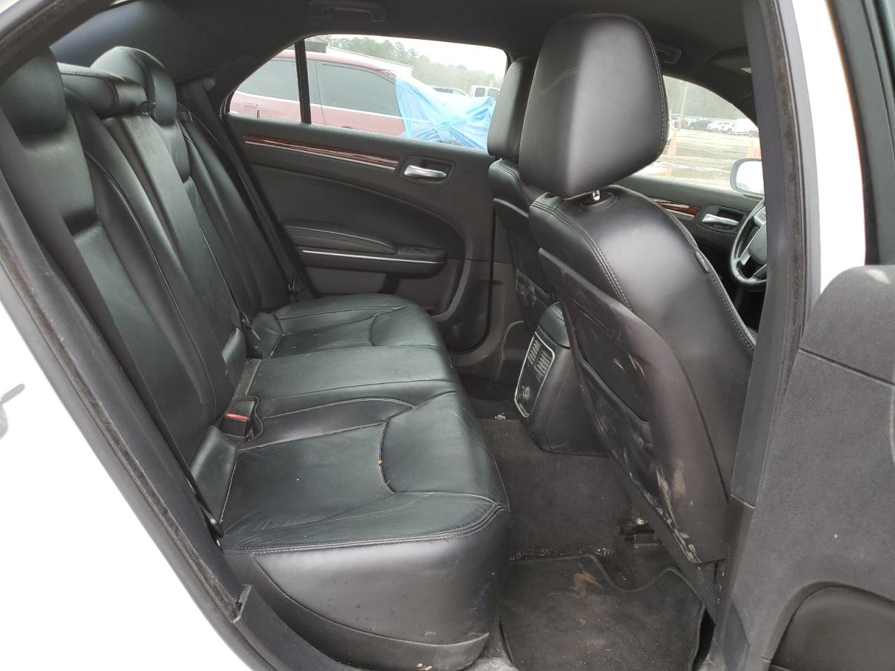 2012 Chrysler 300 - Image 10