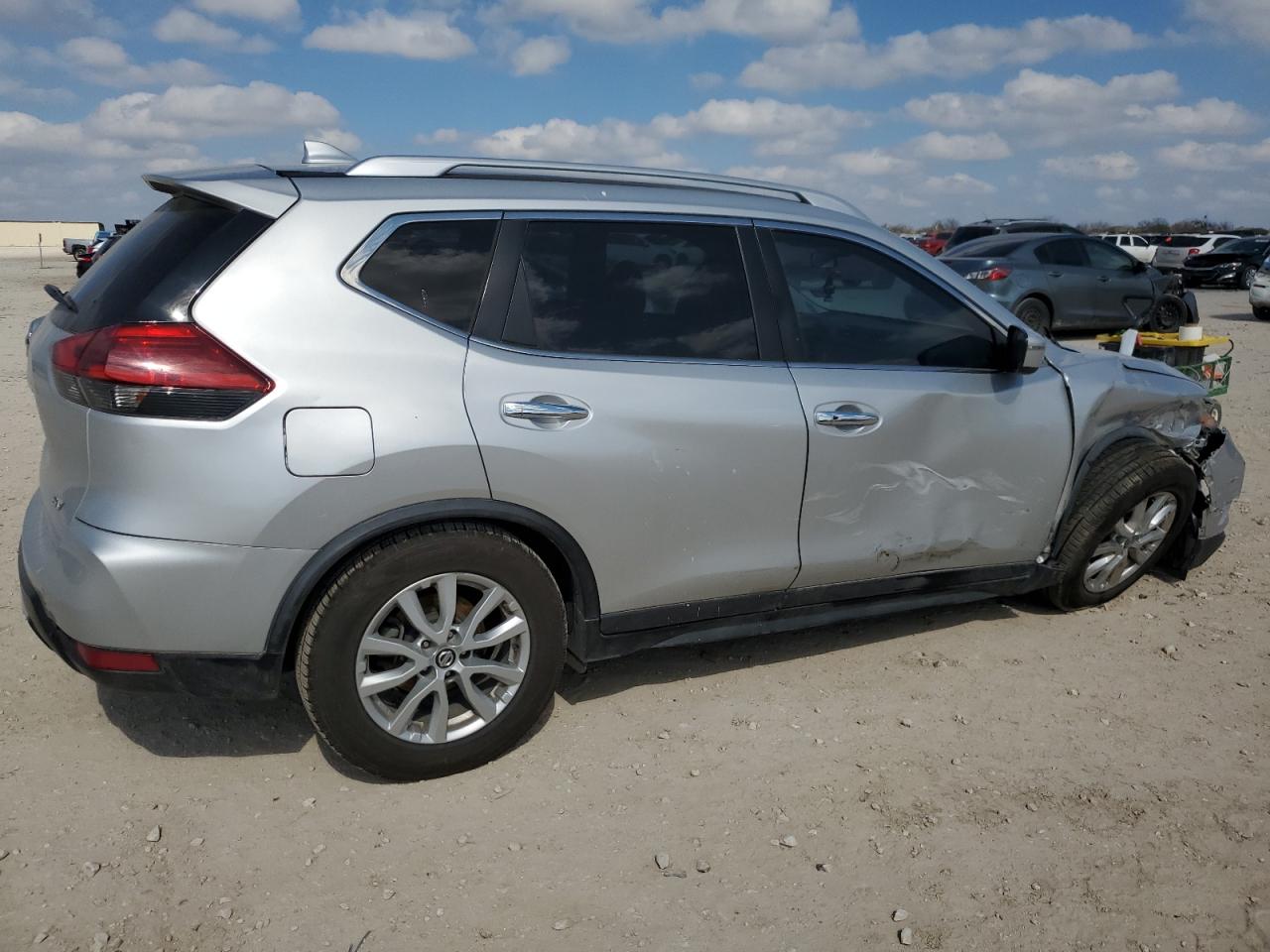 2017 Nissan Rogue - Image 3