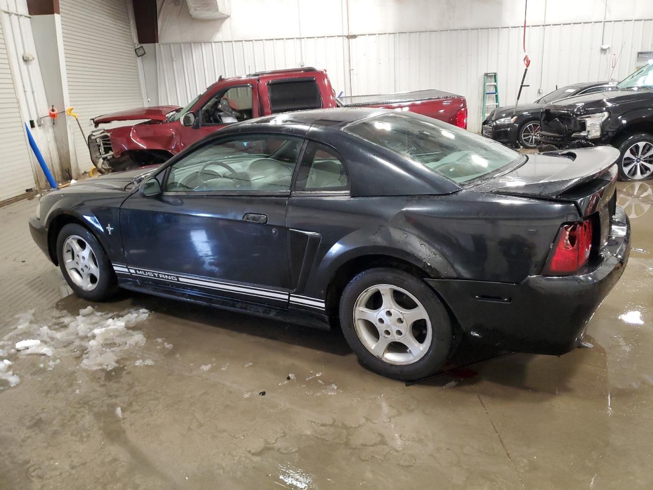 2000 Ford Mustang - Image 2