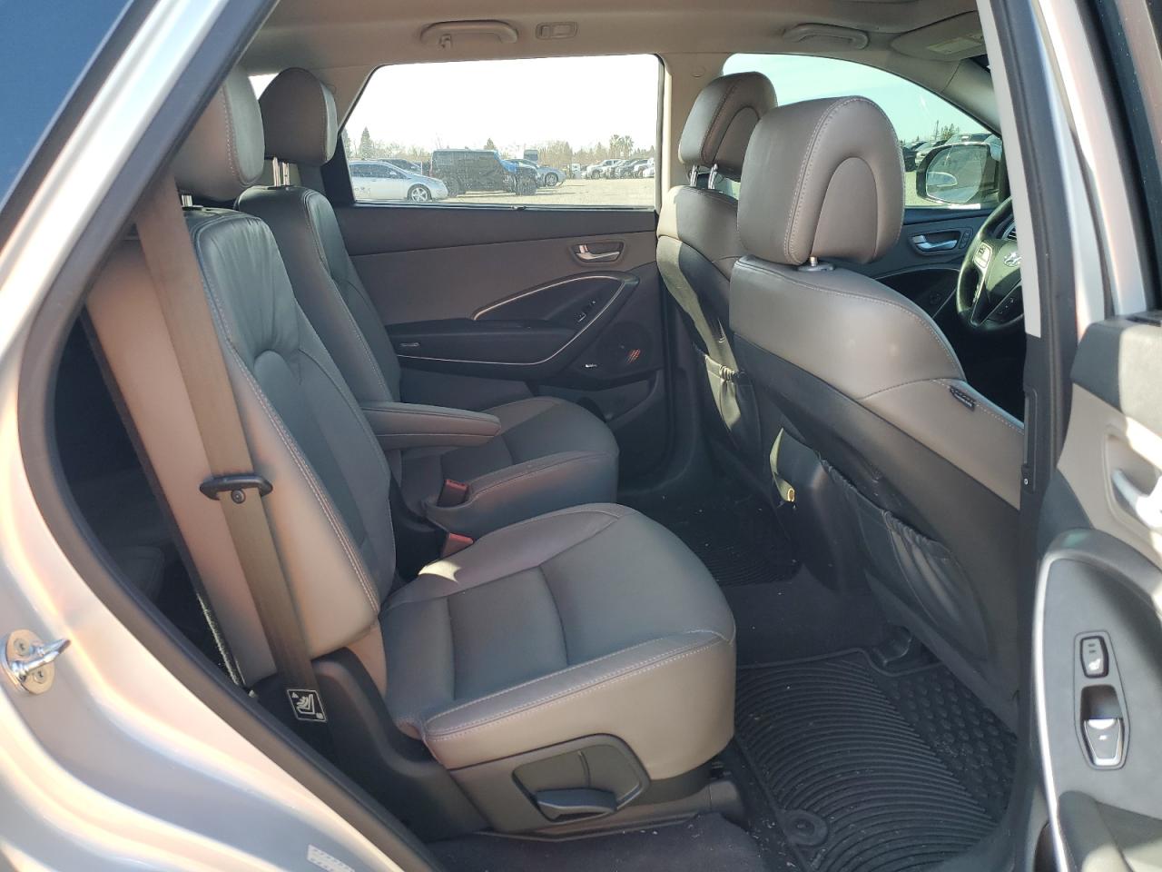 2015 Hyundai Santa Fe - Image 11
