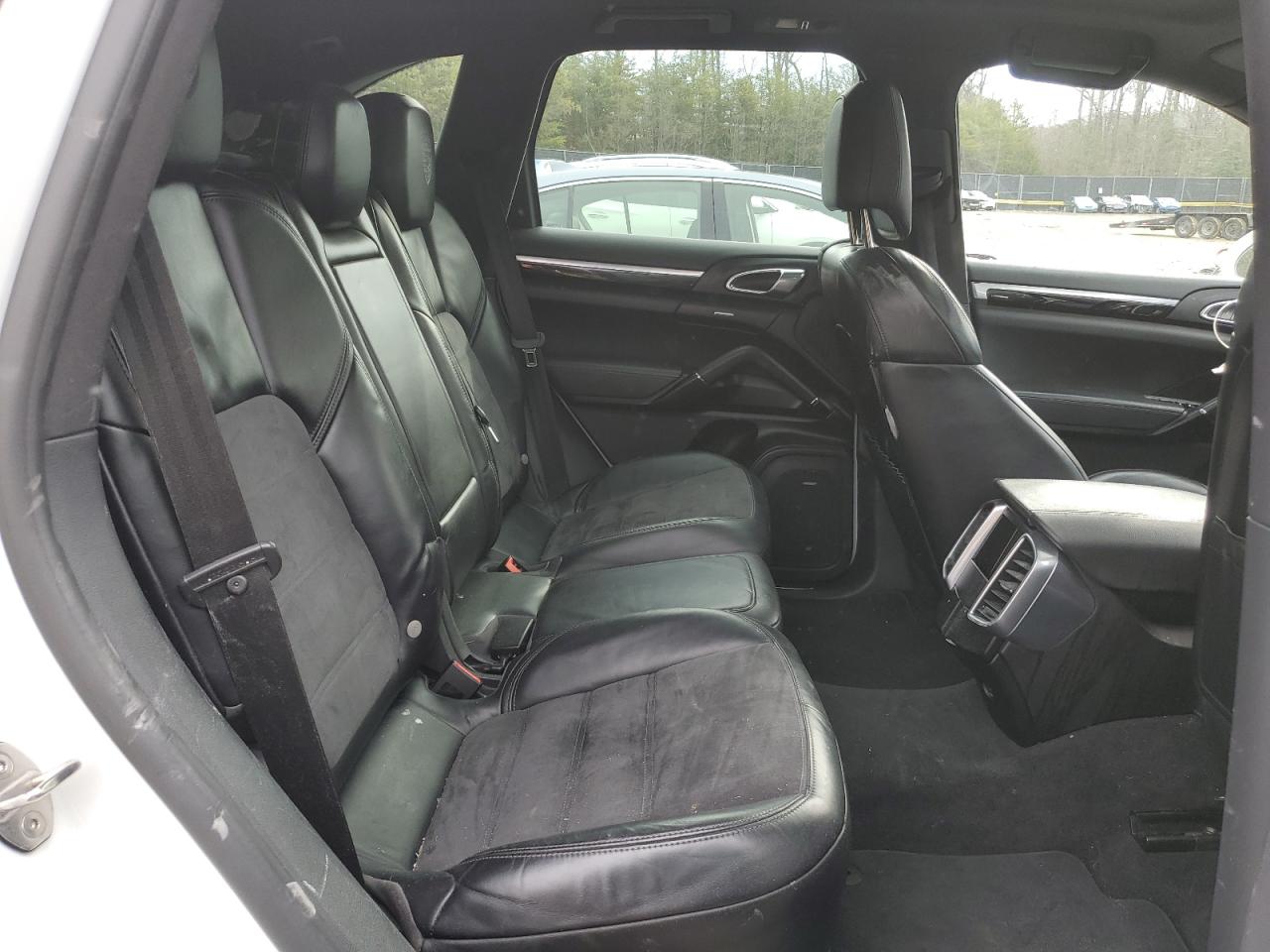 2017 Porsche Cayenne - Image 11