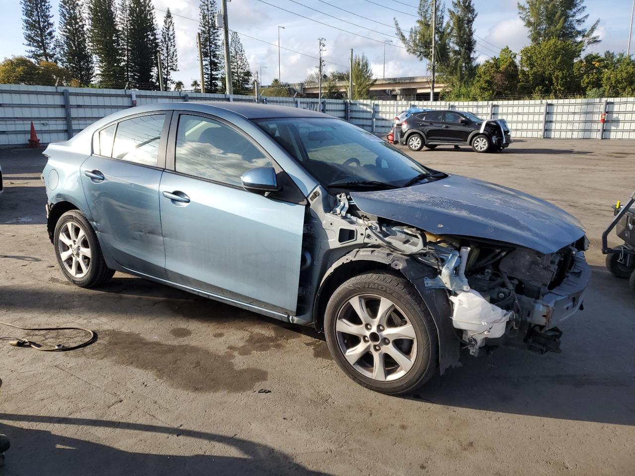 2010 Mazda 3 - Image 4
