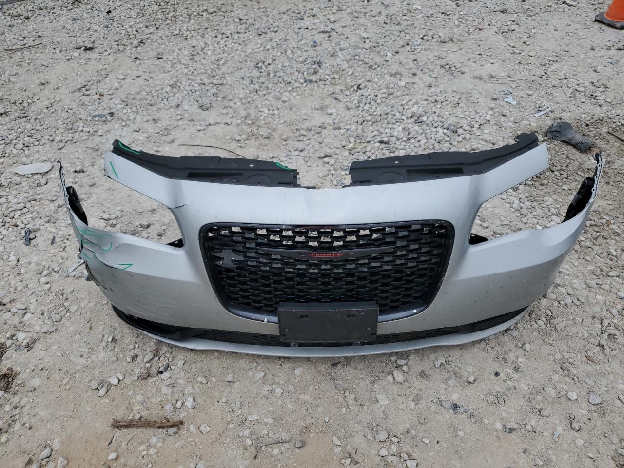 2021 Chrysler 300 - Image 12