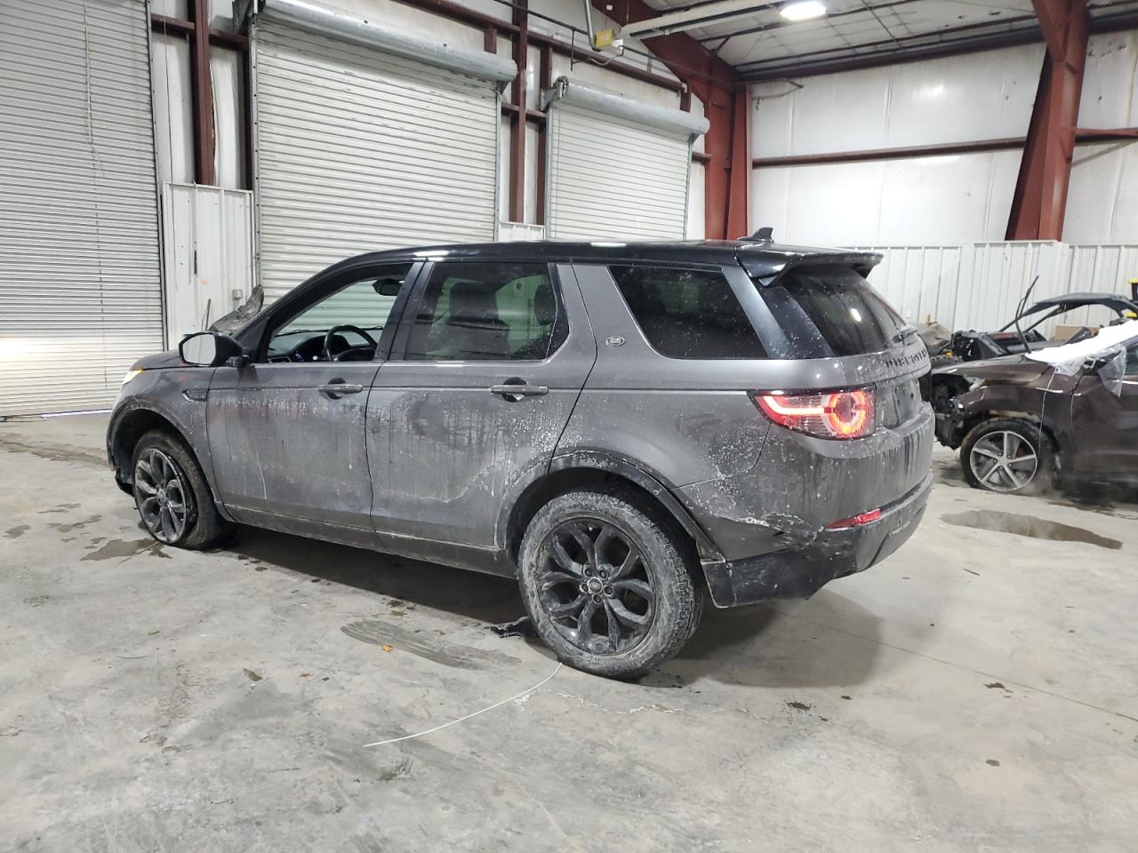 2016 Land Rover Discovery - Image 2