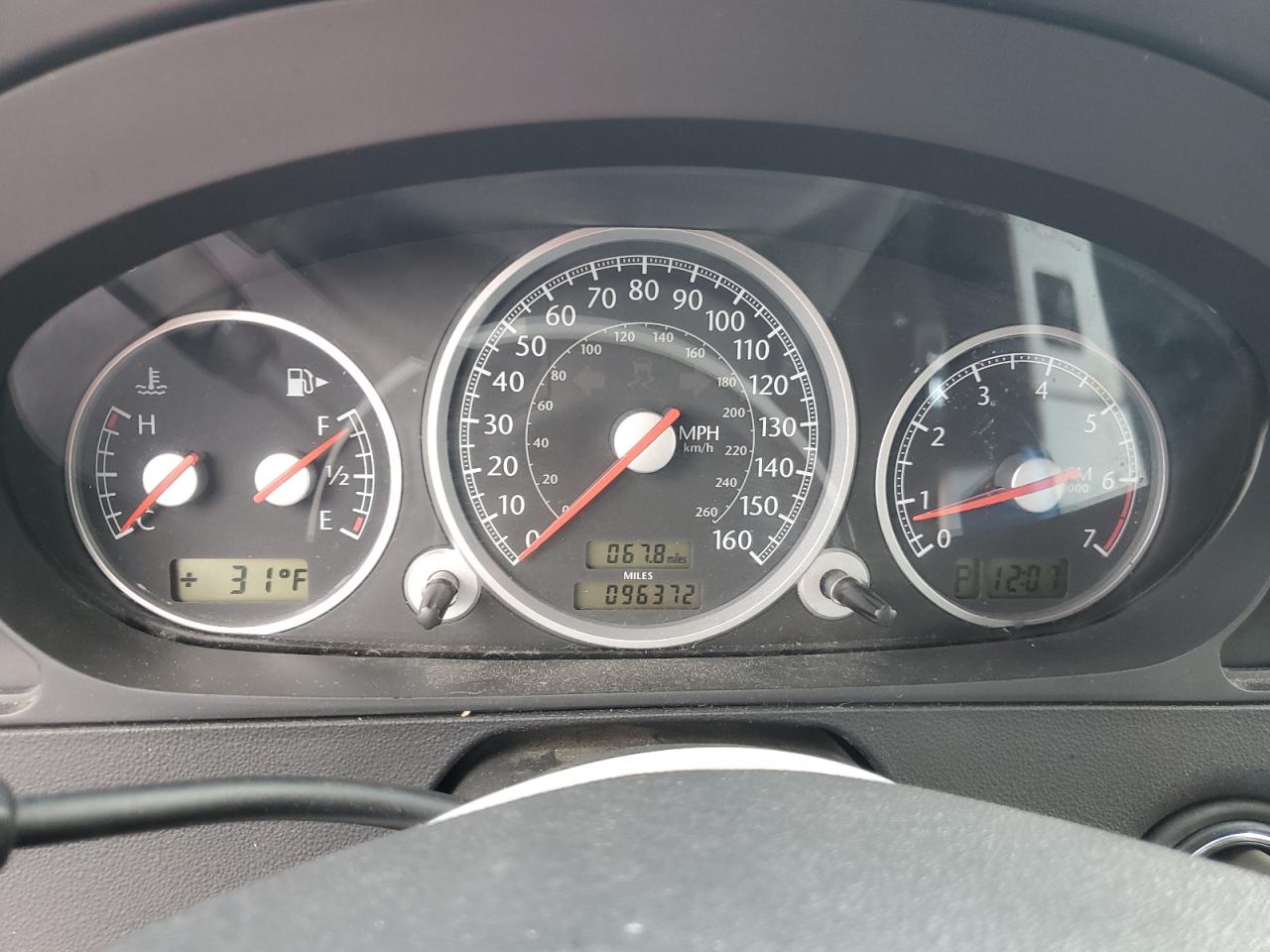 2005 Chrysler Crossfire - Image 9