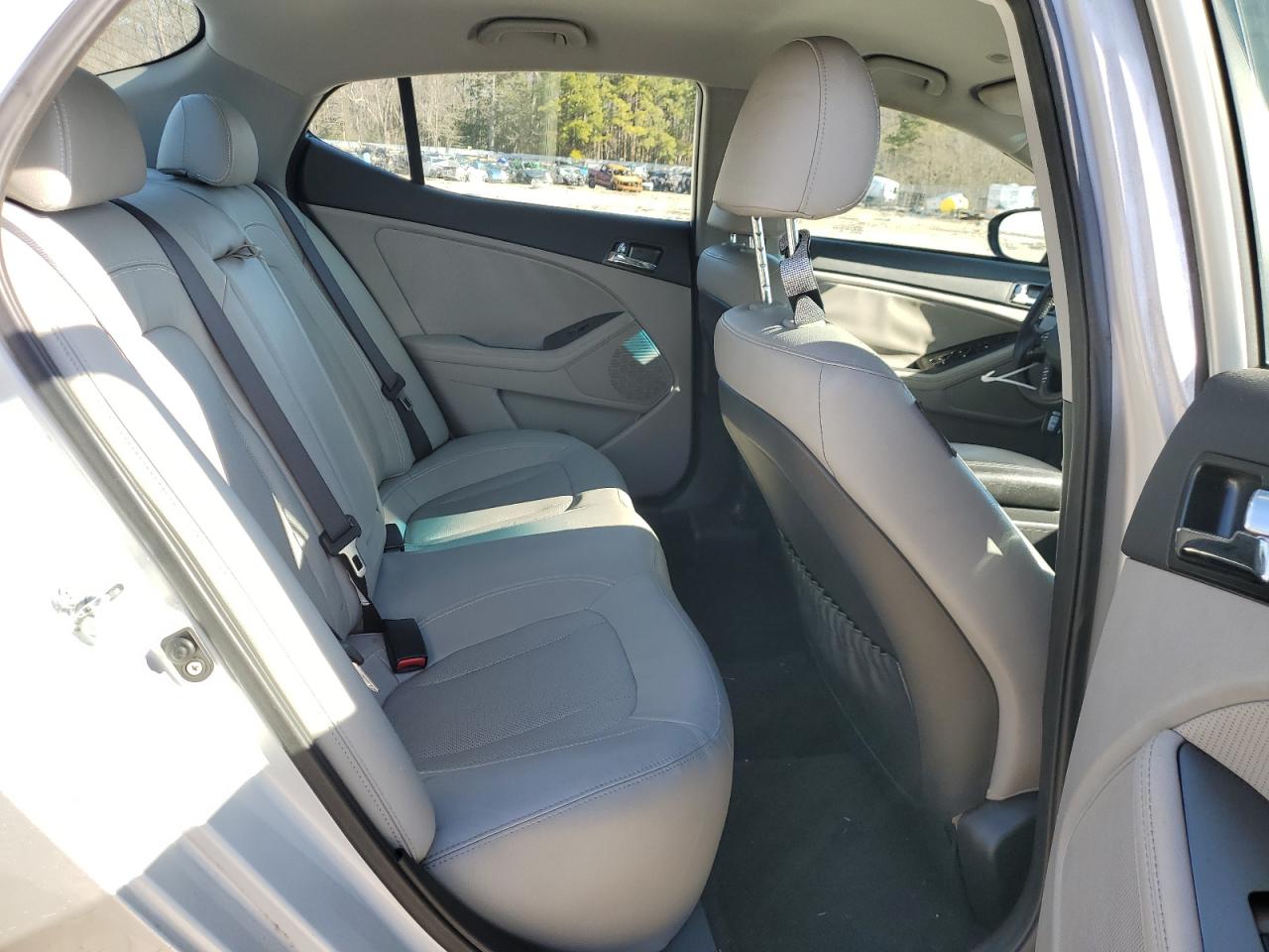 2011 Kia Optima - Image 10