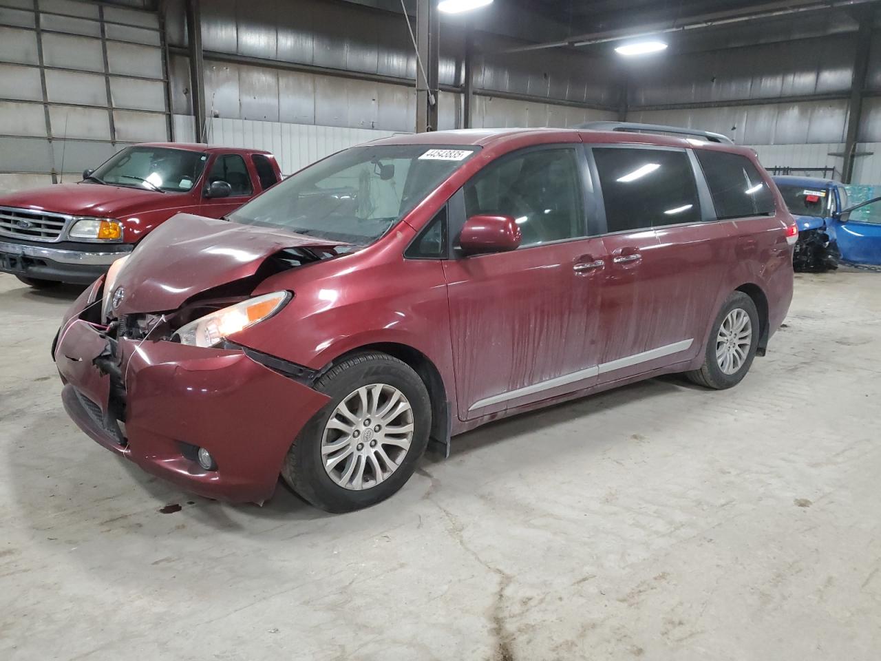 2013 Toyota Sienna - Image 1