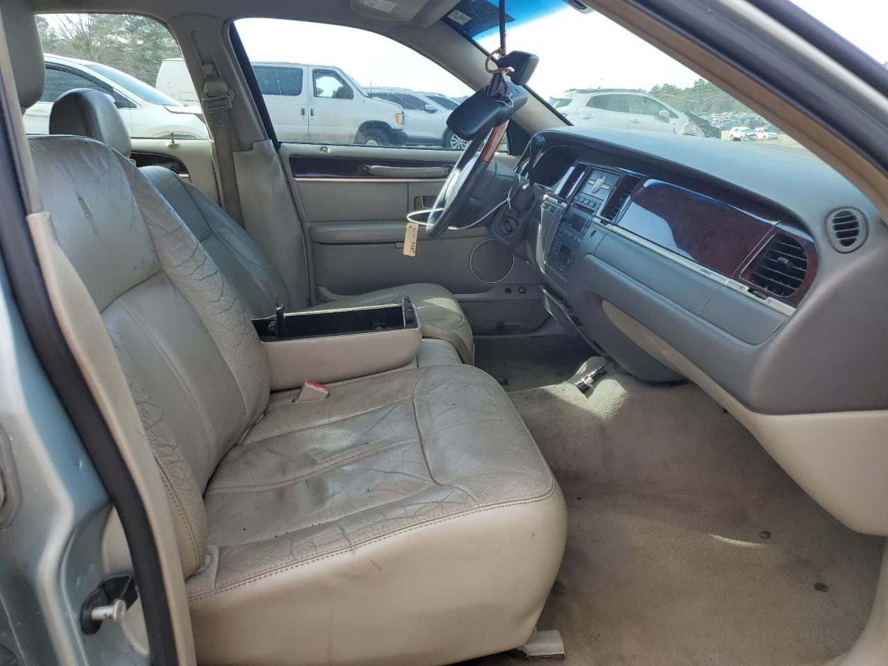 2007 Lincoln Town Car - Image 7