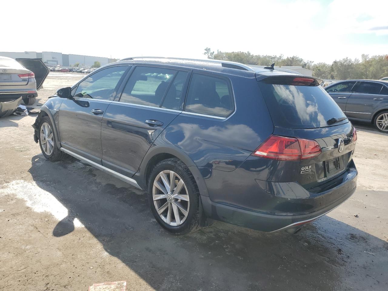 2017 Volkswagen Golf - Image 2