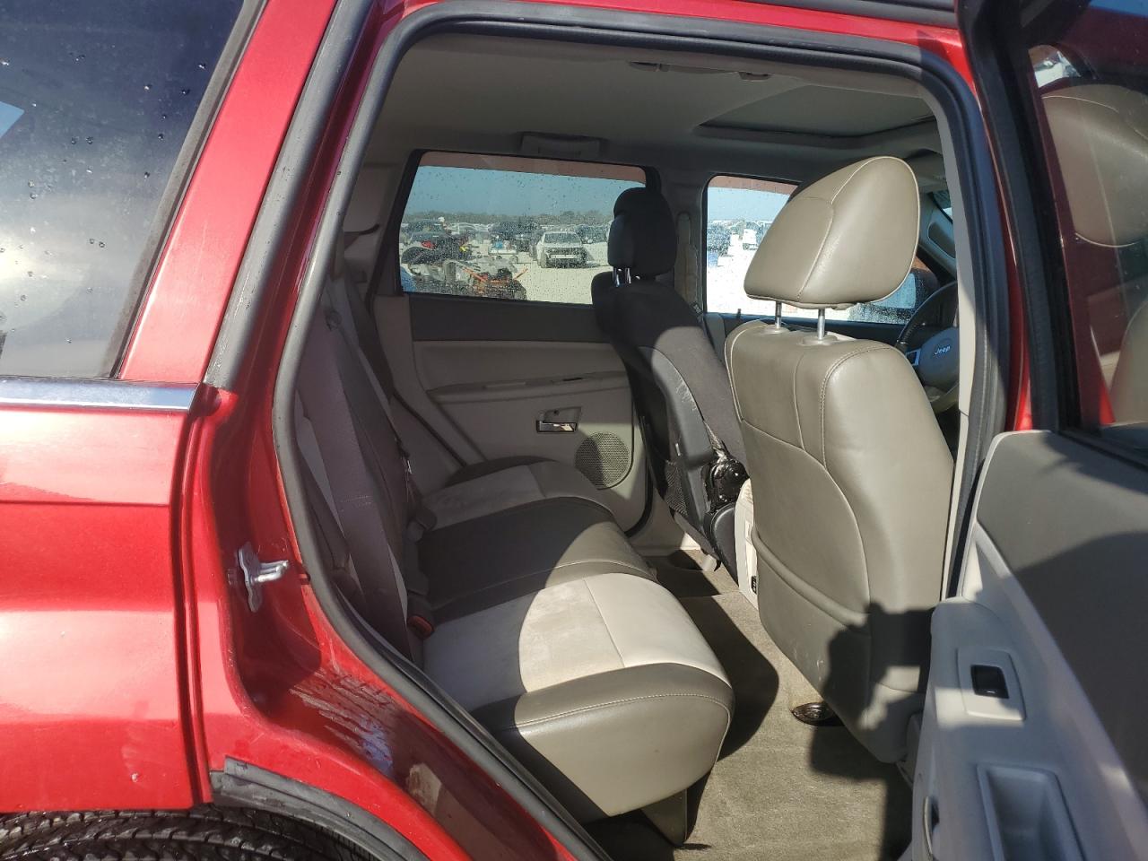2010 Jeep Grand Cherokee - Image 11