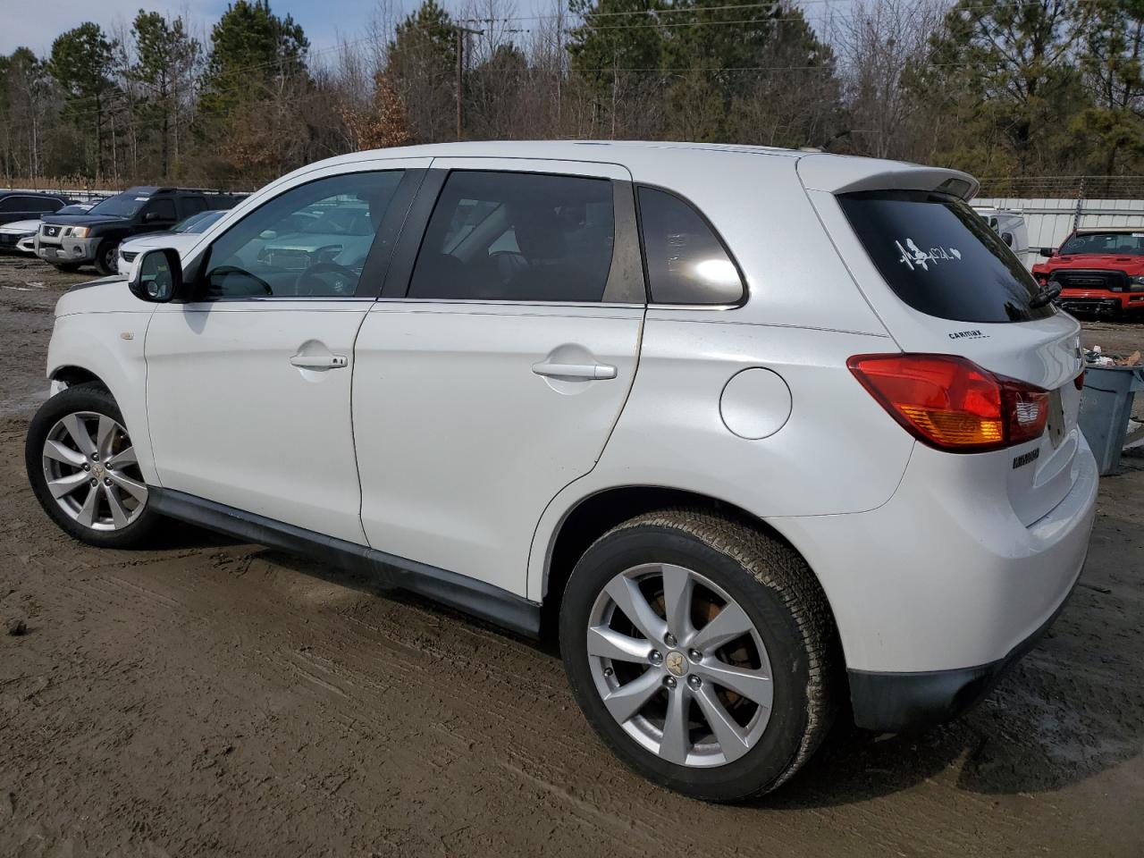 2013 Mitsubishi Outlander - Image 2