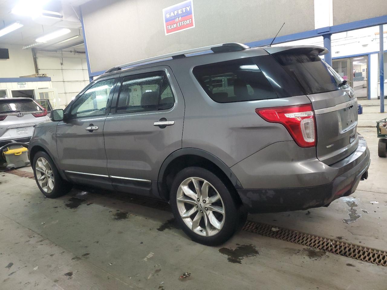 2013 Ford Explorer - Image 2