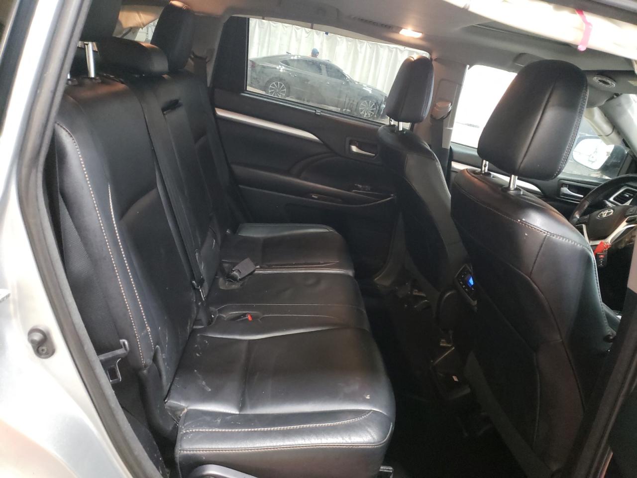 2018 Toyota Highlander - Image 11
