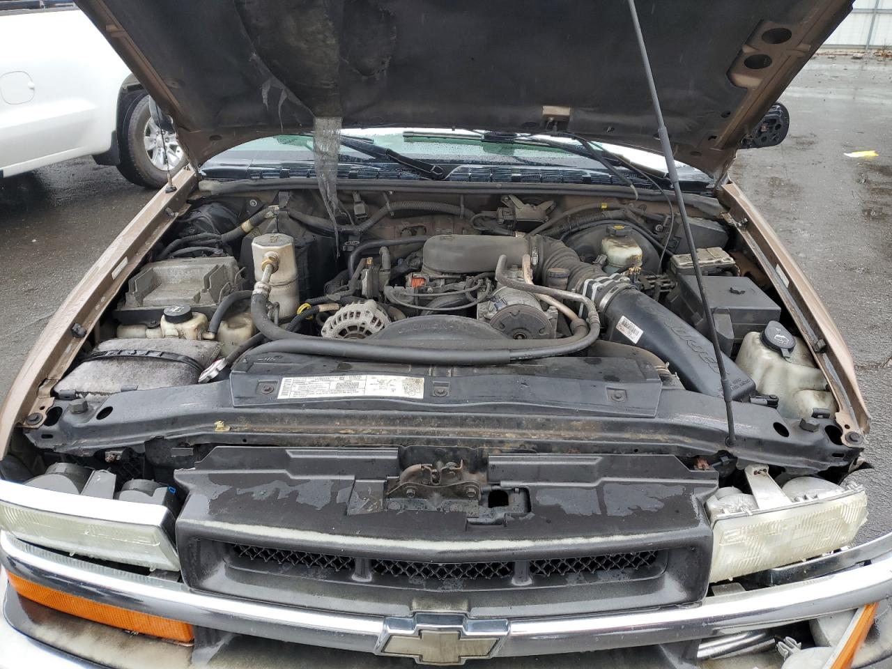 2002 Chevrolet S-10 Pickup - Image 11