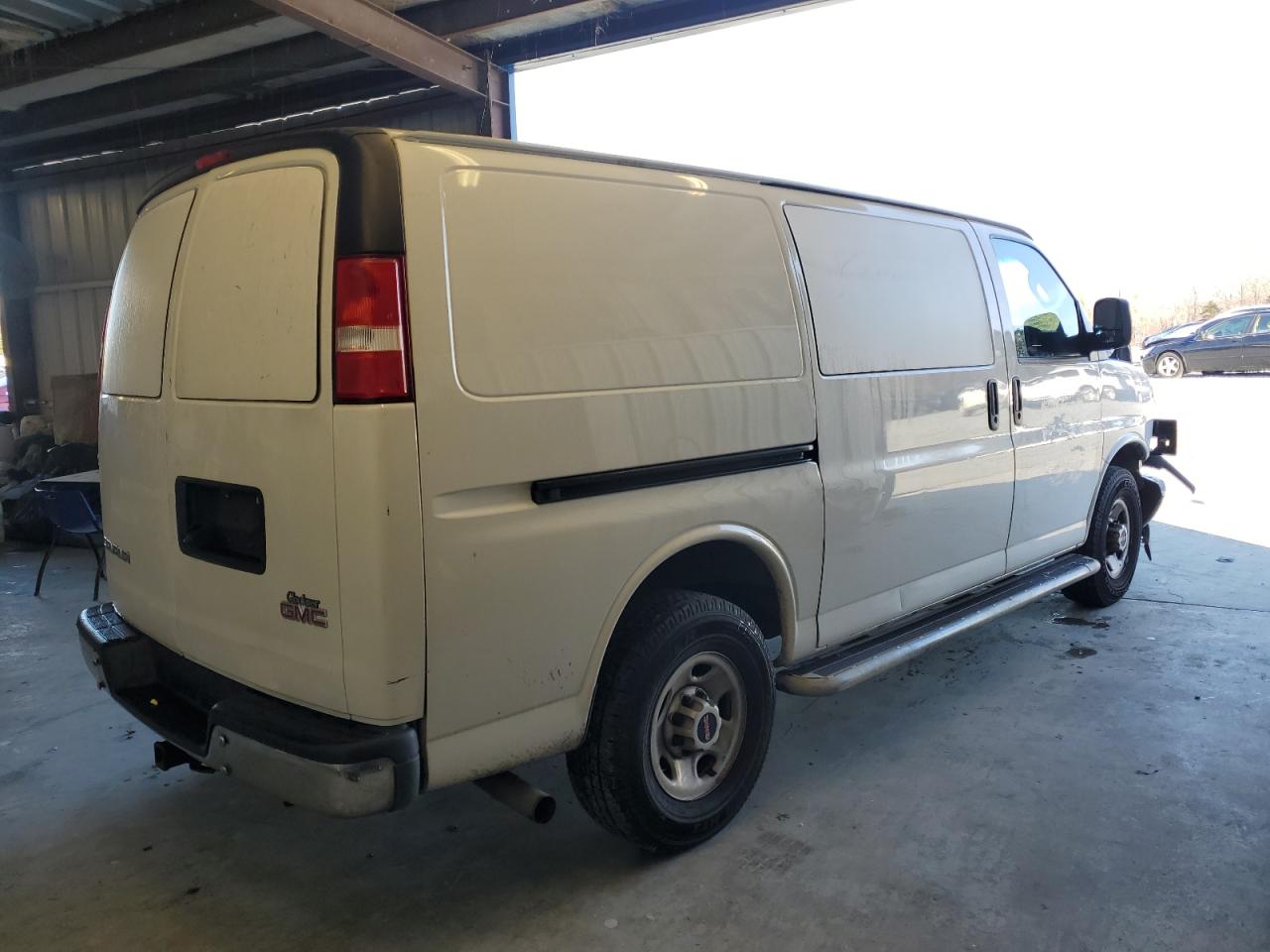 2018 GMC Savana - Image 3