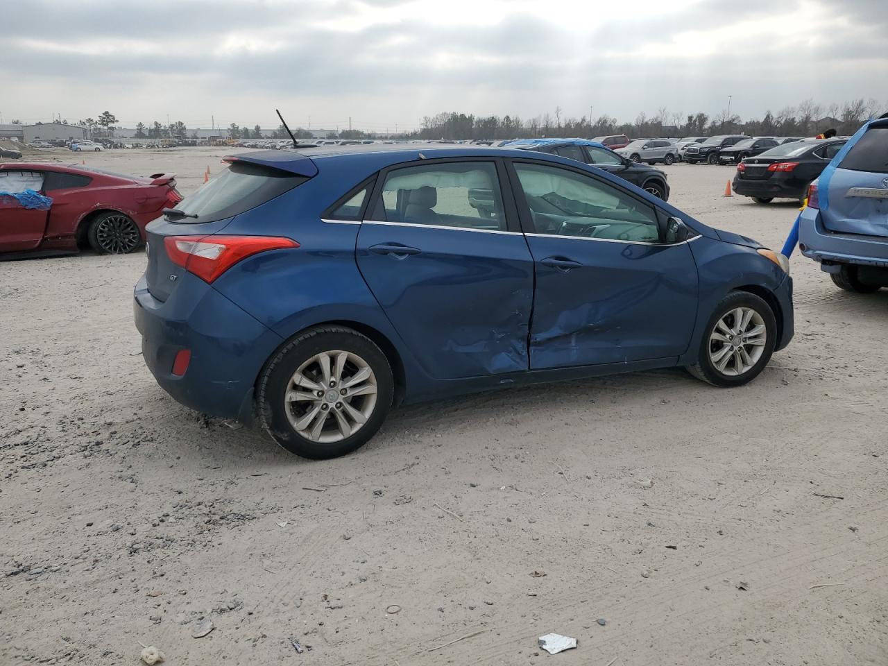 2014 Hyundai Elantra - Image 3