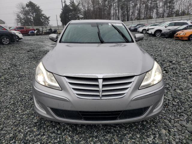 Sedans HYUNDAI GENESIS 2013 Srebrny
