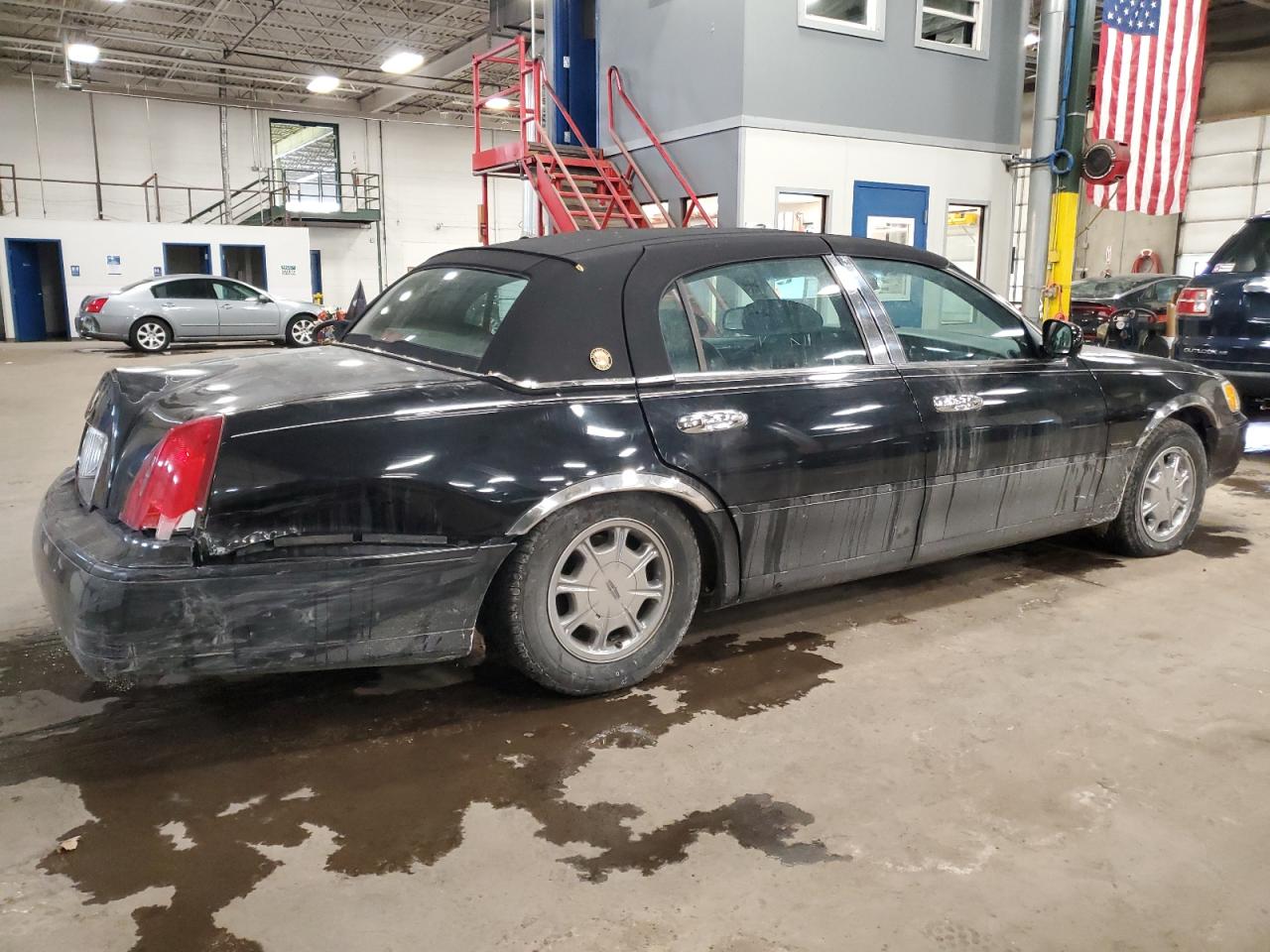 2000 Lincoln Town Car - Image 3