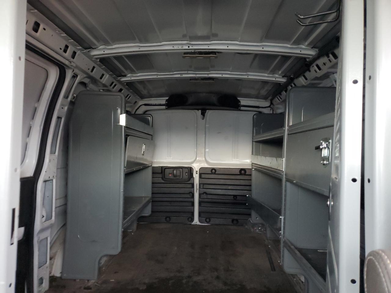 2016 Chevrolet Express - Image 10