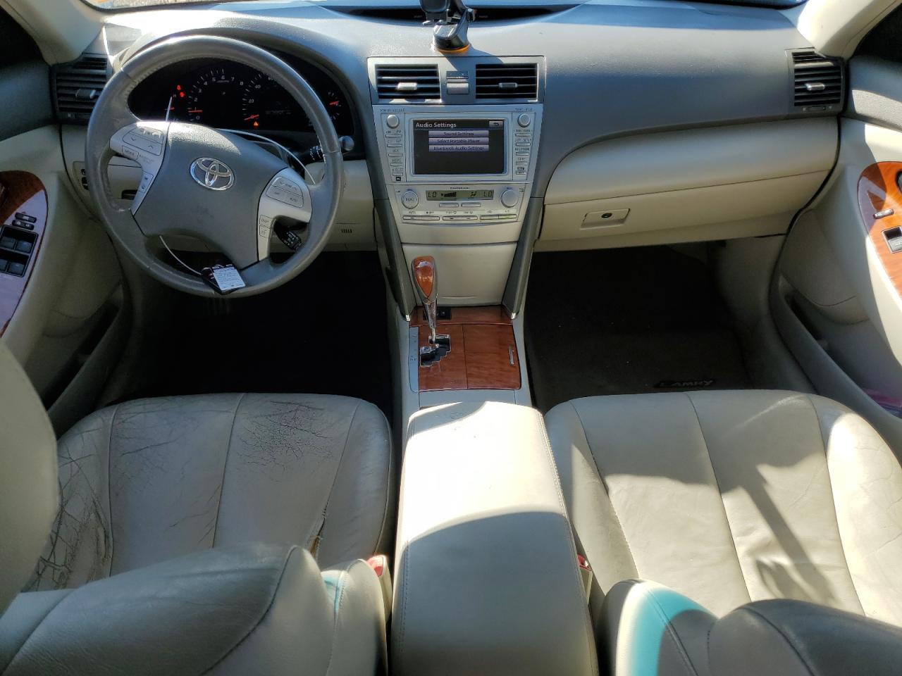2011 Toyota Camry - Image 8