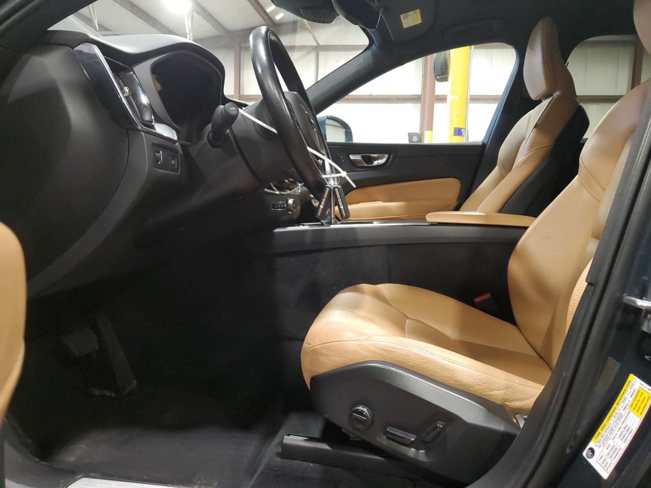 2020 Volvo XC60 - Image 7