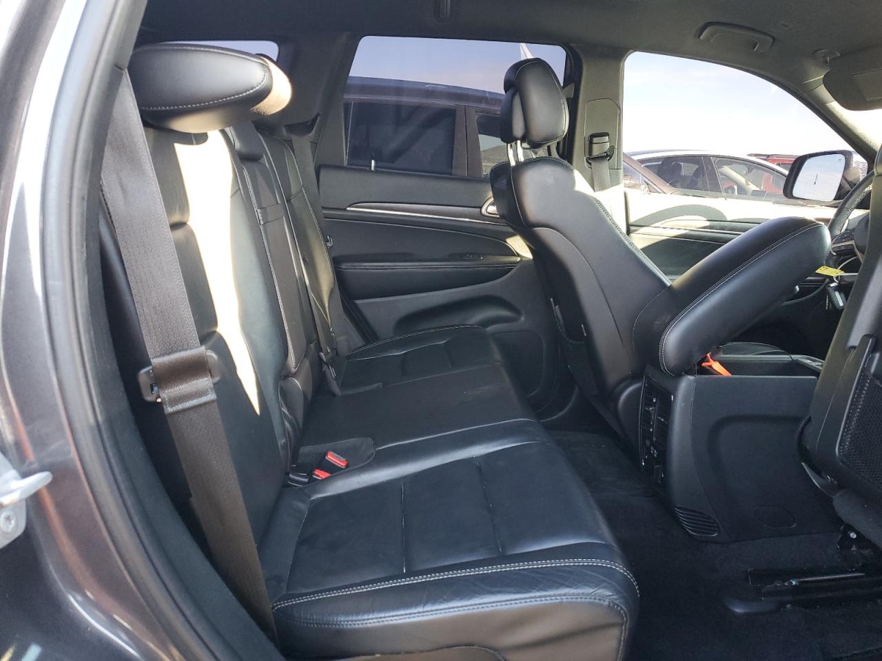 2017 Jeep Grand Cherokee - Image 10