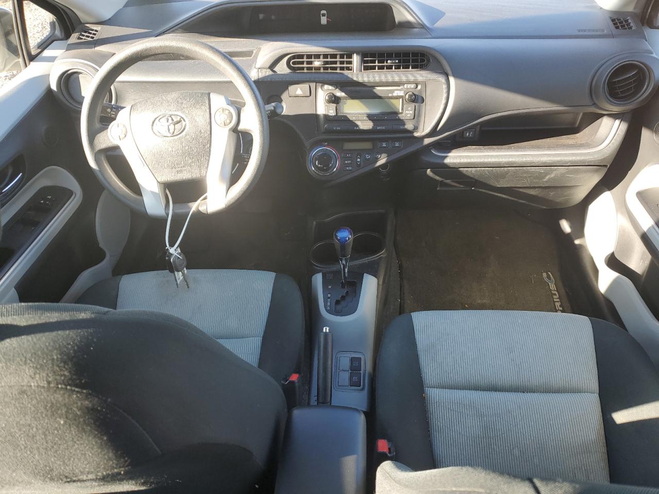 2014 Toyota Prius - Image 8