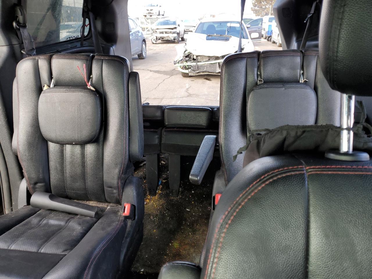 2017 Dodge Caravan - Image 10