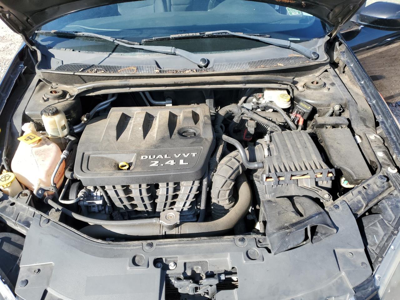 2013 Chrysler 200 - Image 11