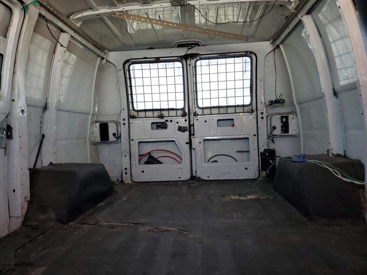 2001 Dodge RAM Van - Image 10