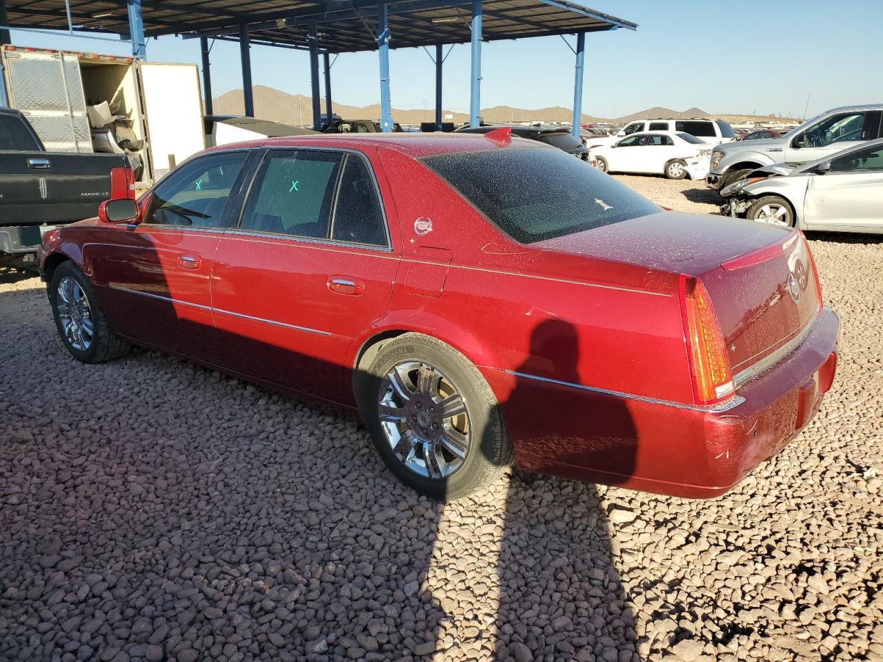 2011 Cadillac DTS - Image 2