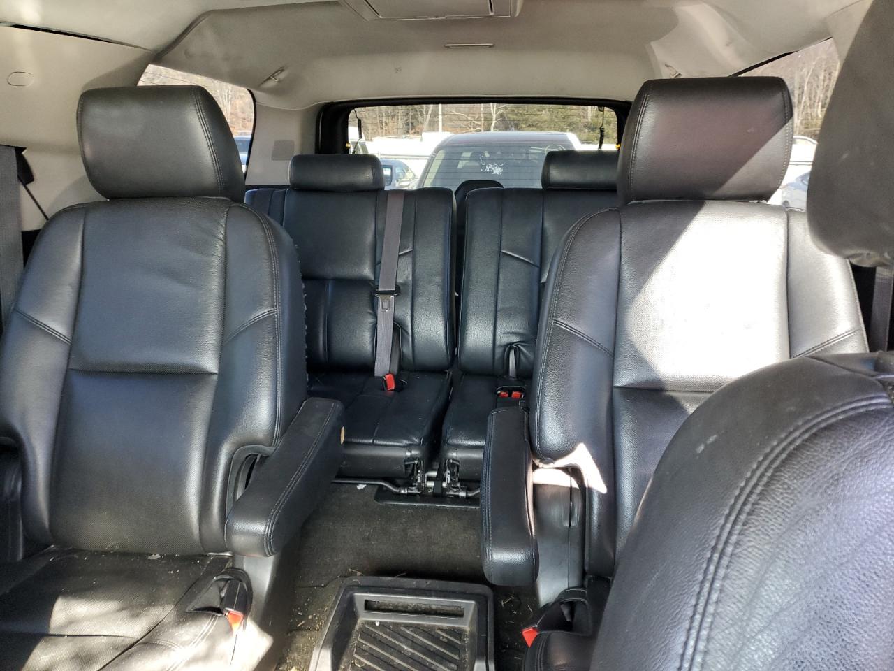 2013 Chevrolet Suburban - Image 10