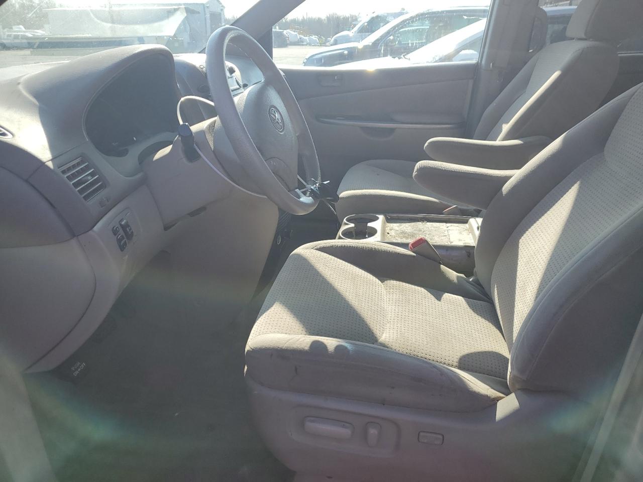 2010 Toyota Sienna - Image 7
