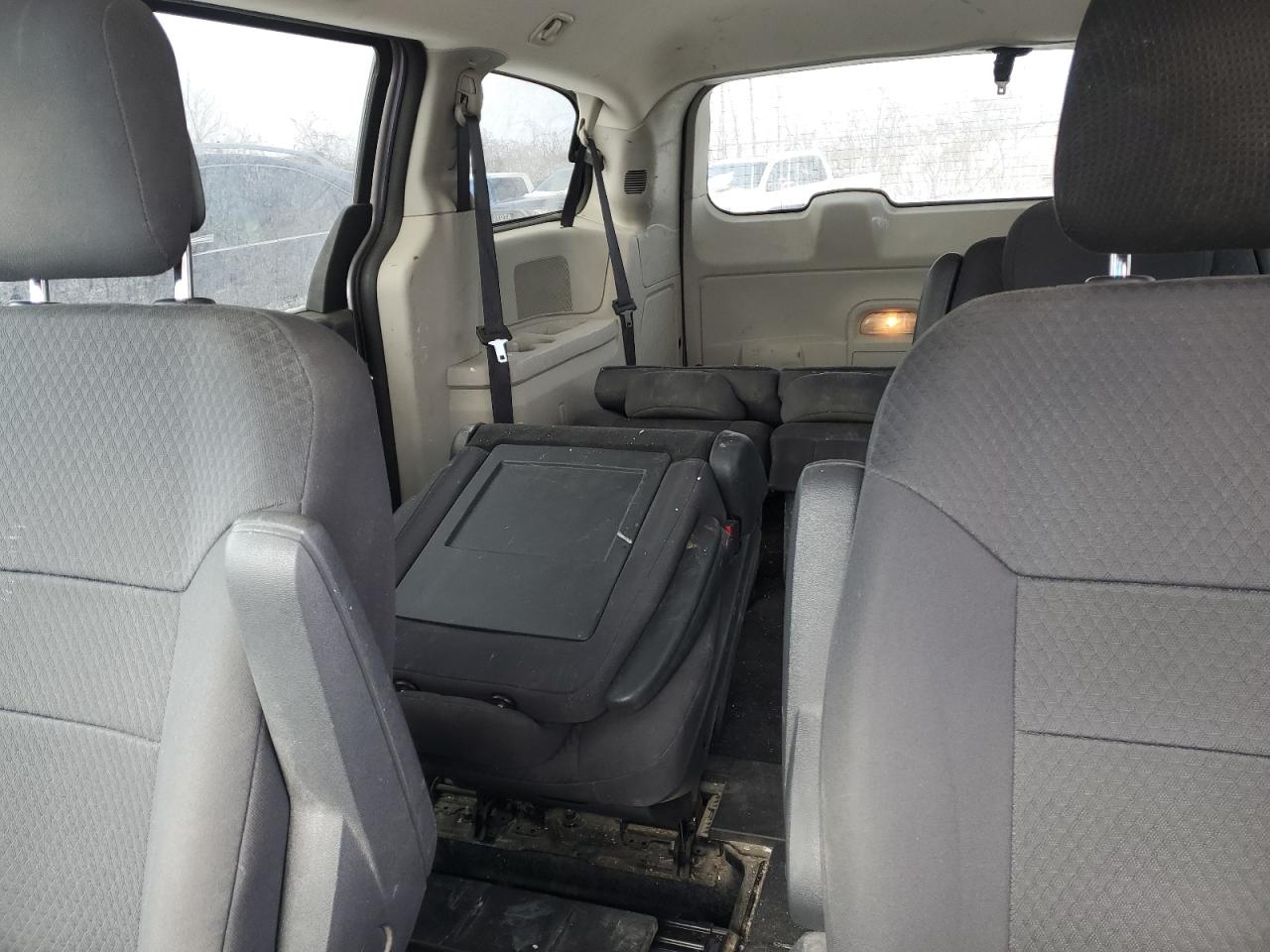 2010 Dodge Caravan - Image 10