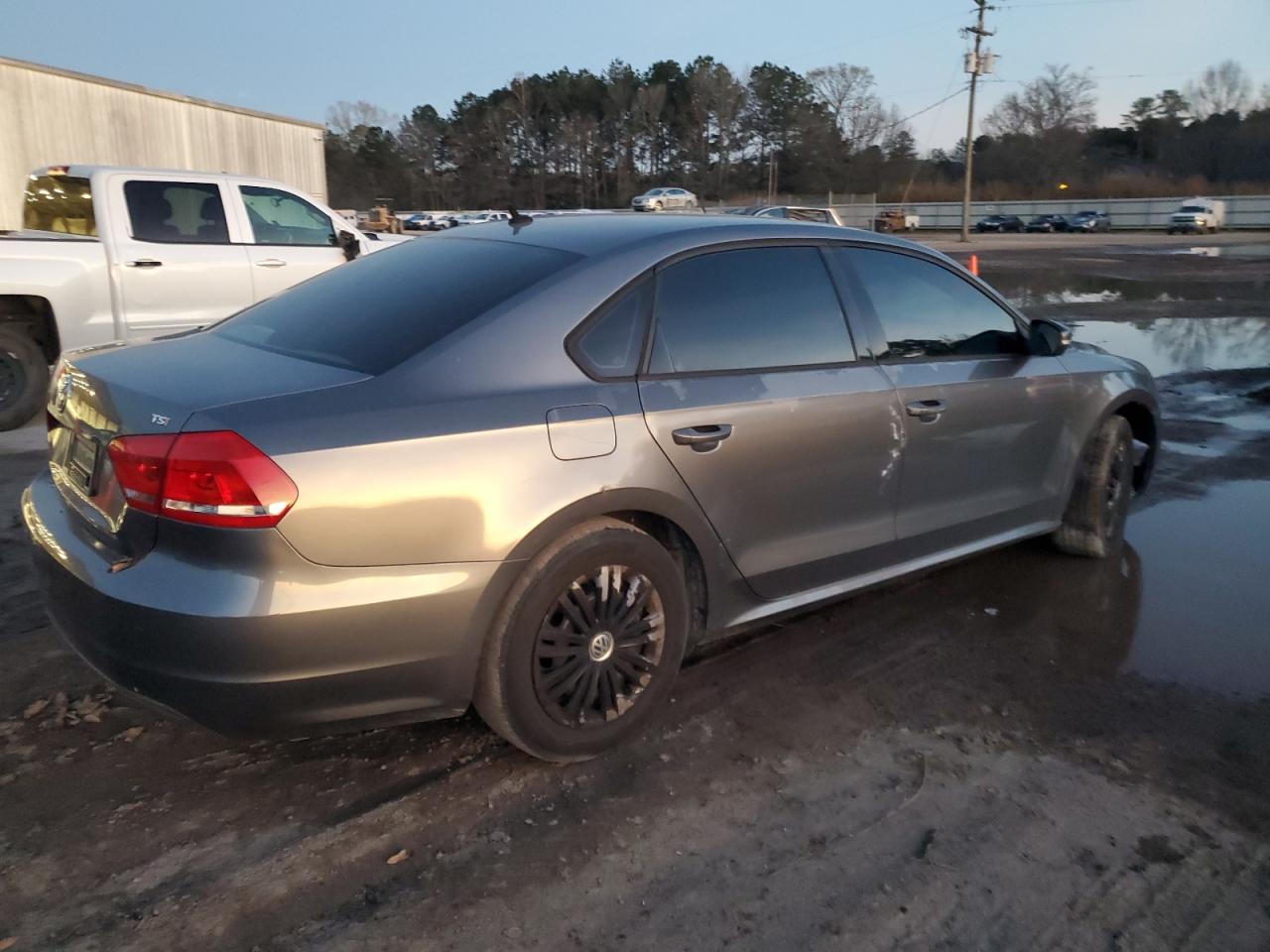 2015 Volkswagen Passat - Image 3