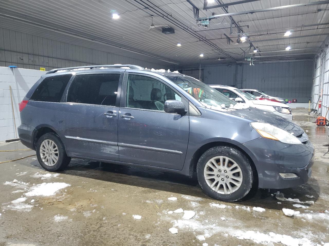 2009 Toyota Sienna - Image 4