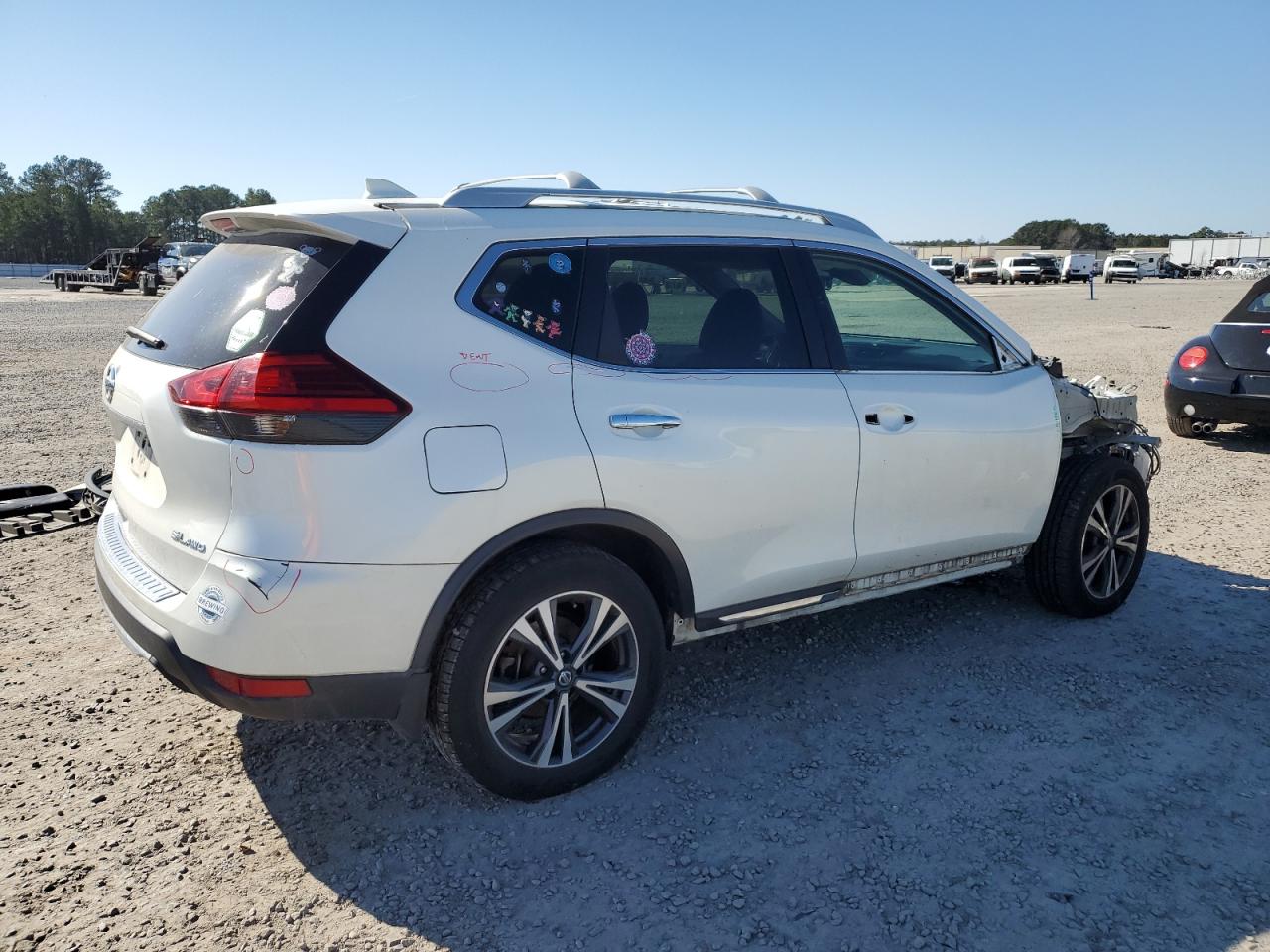 2017 Nissan Rogue - Image 3
