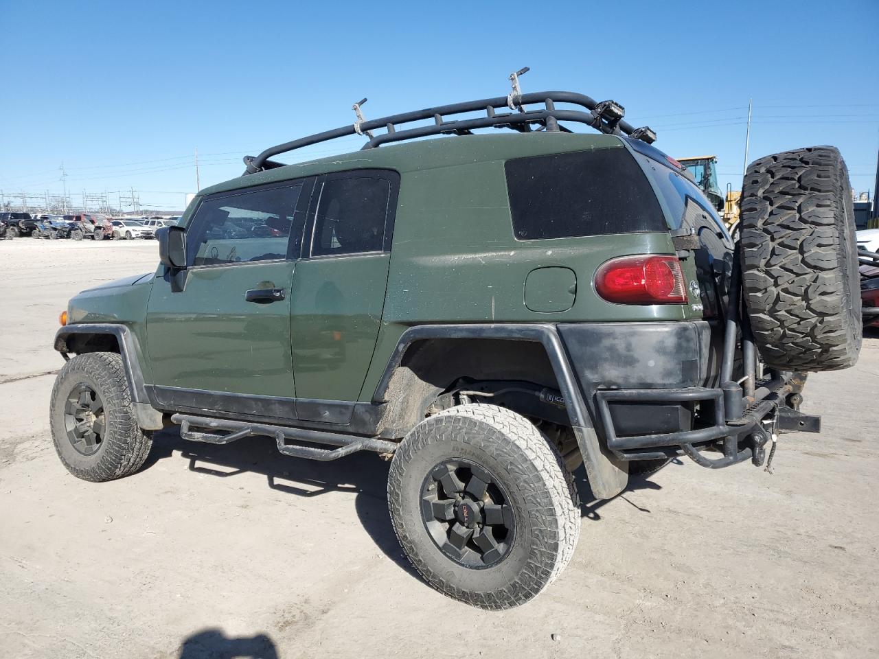 2011 Toyota FJ Cruiser - Image 2